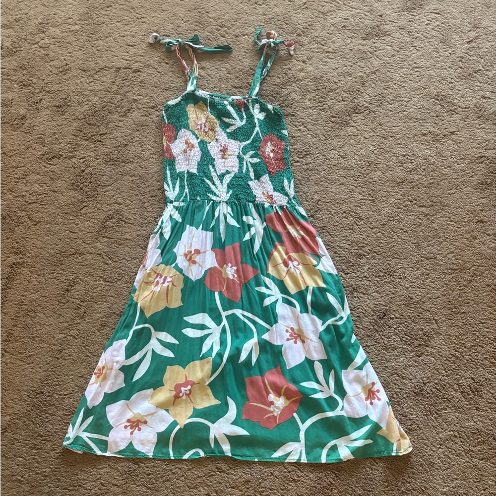 Elegant Floral Midi Dress in Green and Multicolor